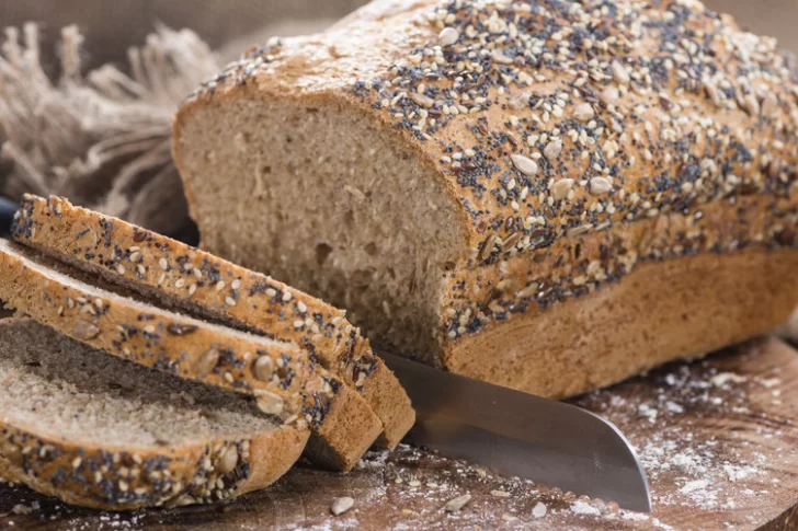 Pan integral con semillas, una opción saludable