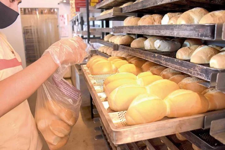 Por el aumento de la harina, el pan subió más del 10% y no descartan nuevos incrementos