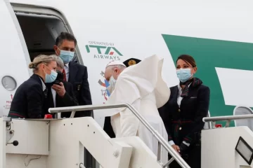 Francisco vuela hacia Chipre para iniciar una visita al Mediterráneo centrada en los refugiados