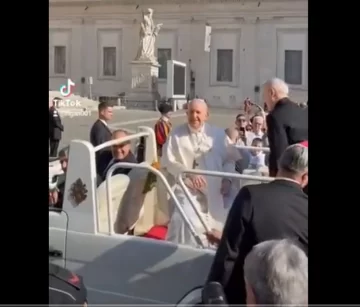 El Papa Francisco a los gritos en el Vaticano pidiendo “un poco de tequila” El Papa Francisco a los gritos en el Vaticano pidiendo “un poco de tequila”
