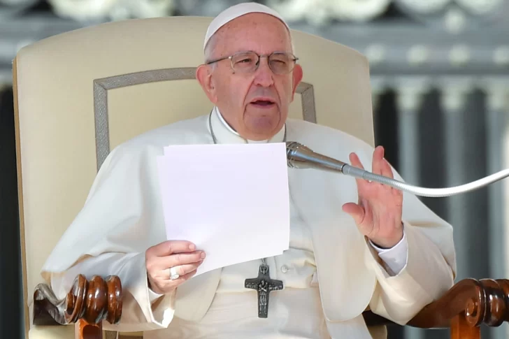 El Papa recortó el 10 por ciento del sueldo a cardenales