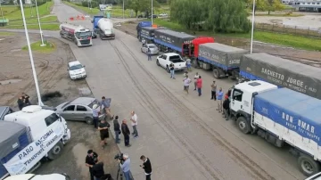 Levantan el paro de los transportistas tras un acuerdo por una nueva tarifa Levantan el paro de los transportistas tras un acuerdo por una nueva tarifa