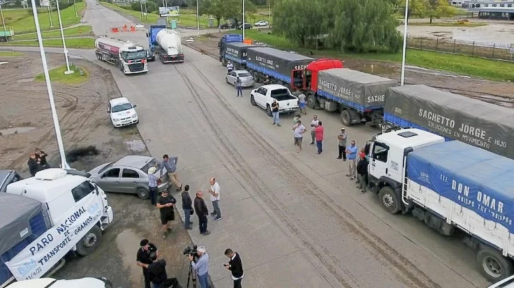 Levantan el paro de los transportistas tras un acuerdo por una nueva tarifa Levantan el paro de los transportistas tras un acuerdo por una nueva tarifa