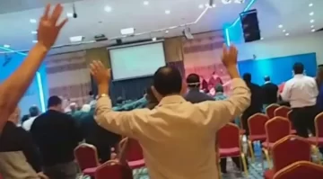 Pastor rompió la cuarentena e invitó a cientos de fieles a una celebración Pastor rompió la cuarentena e invitó a cientos de fieles a una celebración