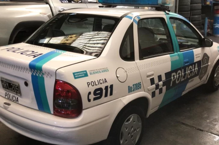 Un policía mató a un motochorro que intentó robarle el auto