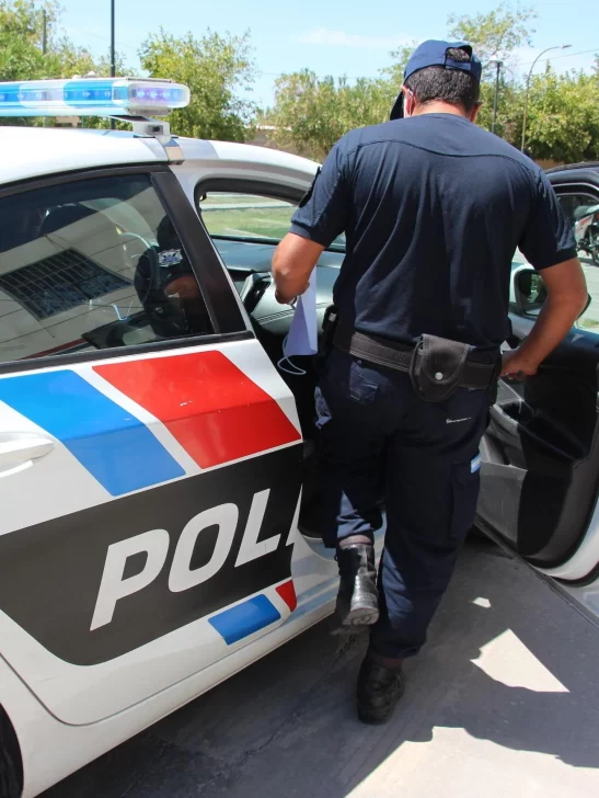 Insultó y escupió a su expareja, una policía, en la calle: lo detuvo un compañero de la víctima Insultó y escupió a su expareja, una policía, en la calle: lo detuvo un compañero de la víctima