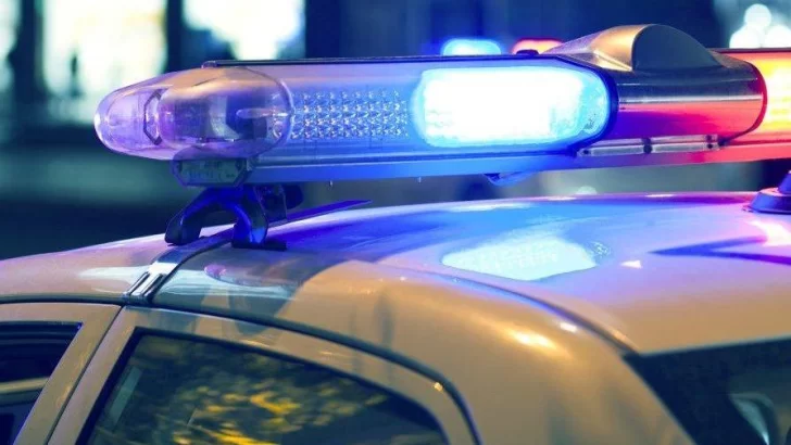 Tiene 40 años, le robó la mochila a un chico de 17 años y huyó en un auto: lo atraparon Tiene 40 años, le robó la mochila a un chico de 17 años y huyó en un auto: lo atraparon