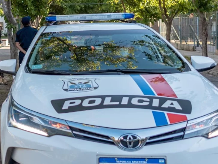 Un policía se fugó de un control, fue perseguido y derrapó: estaba con una menor Un policía se fugó de un control, fue perseguido y derrapó: estaba con una menor