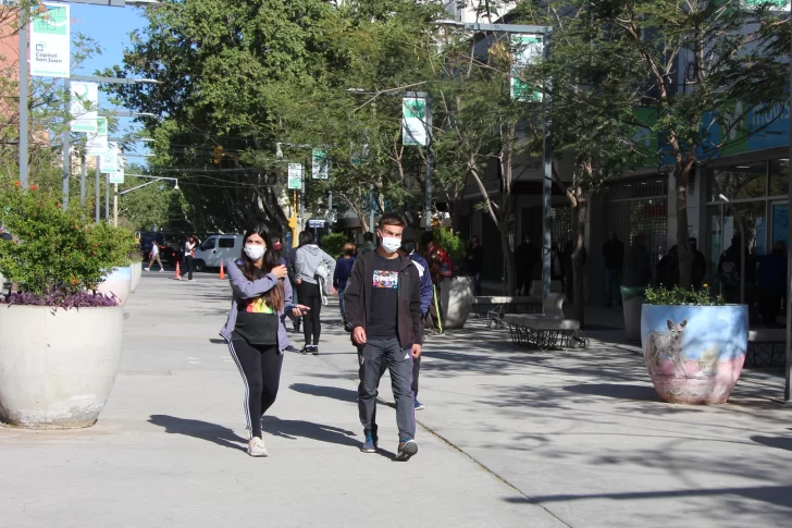 Fin de semana XL: cómo funcionan los servicios hoy y el lunes