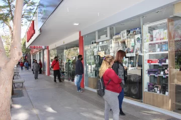 Cómo funcionará el comercio este jueves y viernes