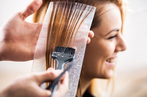 Recientes estudios hallan relación directa entre las tinturas del pelo y el cáncer de mama