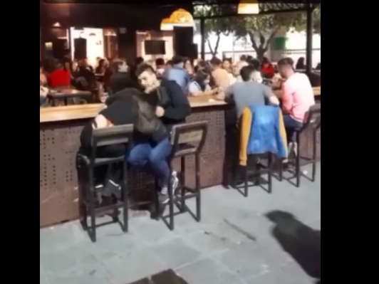 Agresión en un bar: pese a la viralización, la Dirección de la Mujer no intervino aún para proteger a la víctima Agresión en un bar: pese a la viralización, la Dirección de la Mujer no intervino aún para proteger a la víctima