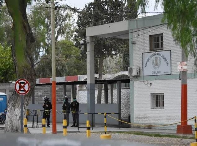 Robó una campera a una vecina y tendrá que cumplir 8 meses en la cárcel Robó una campera a una vecina y tendrá que cumplir 8 meses en la cárcel