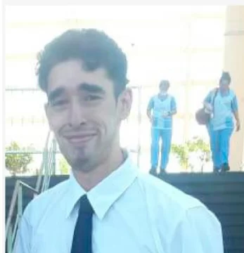 Salió de su casa con una bolsa con ropa y su familia lo busca desesperadamente Salió de su casa con una bolsa con ropa y su familia lo busca desesperadamente