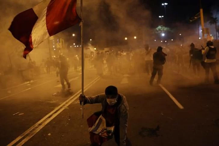 Al menos 18 muertos en Perú por las protestas tras la destitución de Castillo