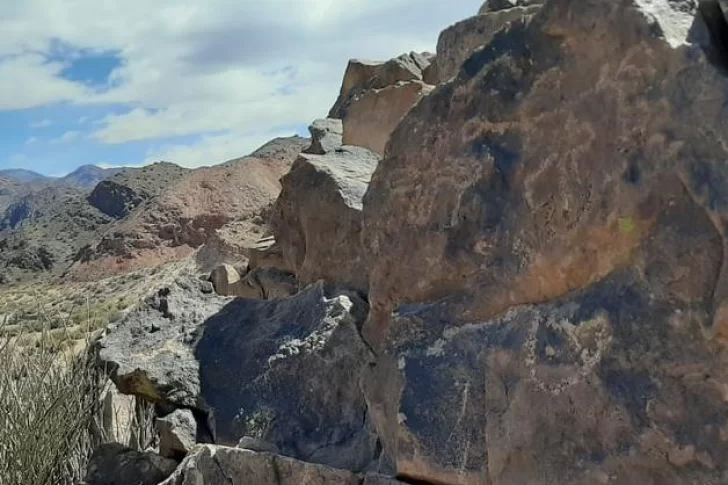 Encontraron antiguos petroglifos en dos sectores de Calingasta