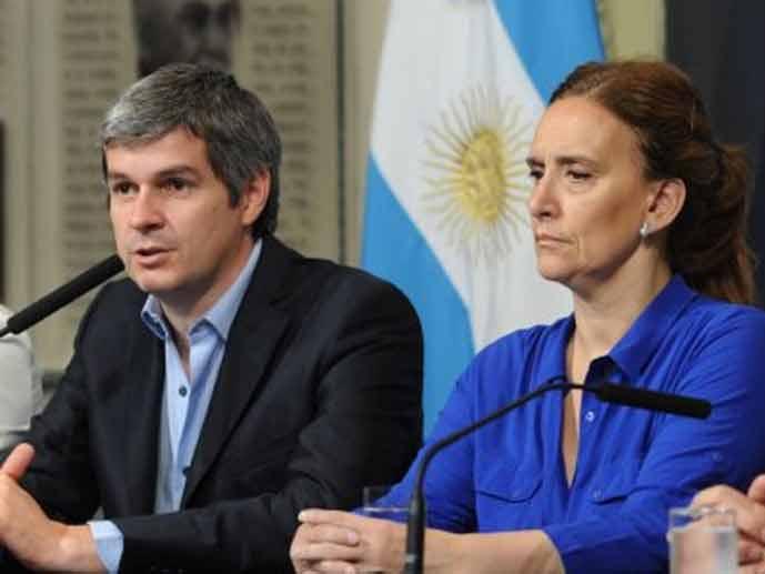 Denuncian a Michetti y Marcos Peña por compras directas de publicidad en $300 millones