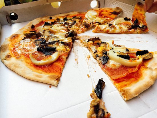 Pidió una pizza y cuando abrió la caja se llevó una desagradable sorpresa Pidió una pizza y cuando abrió la caja se llevó una desagradable sorpresa