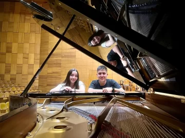 Noche de clásicos y estreno Noche de clásicos y estreno