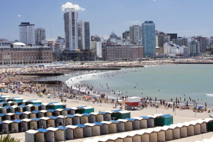 Acuerdo para el inicio de la temporada de verano en la costa argentina: fechas y protocolos