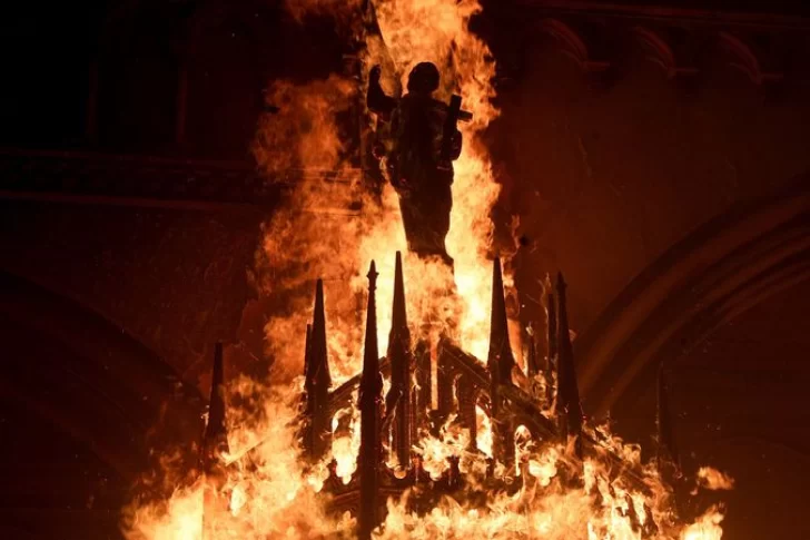 Quema de iglesias, saqueos y barricadas: más de 600 detenidos dejaron las protestas en Chile