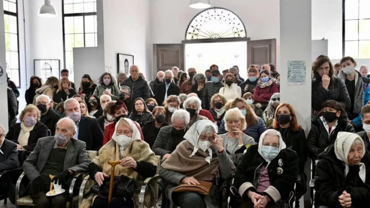 Emotivo homenaje en la ex ESMA para las Madres de Plaza de Mayo
