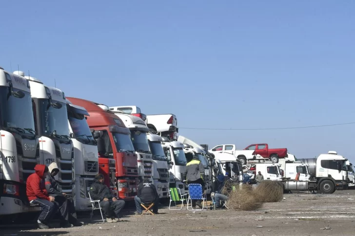 Filas de 8 kilómetros en el Paso a Chile: camioneros reclaman mayor celeridad en los trámites
