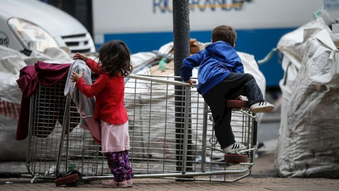 La canasta básica aumentó 12,2% y una familia necesitó $319.422 para no ser pobre La canasta básica aumentó 12,2% y una familia necesitó $319.422 para no ser pobre