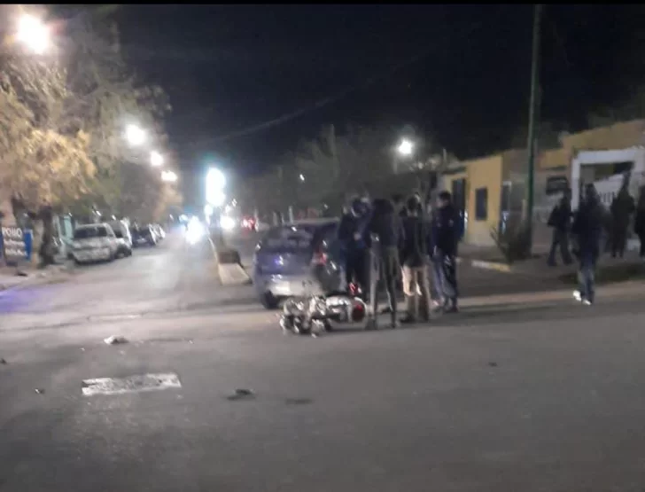 Dos chicos de 16 y 17 años iban en moto y chocaron: uno sufrió importantes lesiones Dos chicos de 16 y 17 años iban en moto y chocaron: uno sufrió importantes lesiones