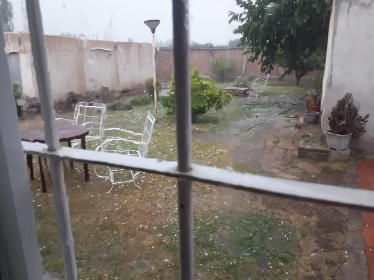 El domingo arrancó con lluvia y granizo en algunas zonas, se espera tormentas todo el día El domingo arrancó con lluvia y granizo en algunas zonas, se espera tormentas todo el día