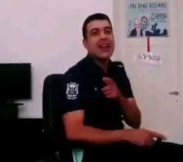 Castigarán a un policía que subió videos bailando y haciendo chistes en TikTok