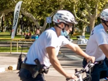 Lo detuvieron por una contravención y descubrieron que tenía pedido de captura