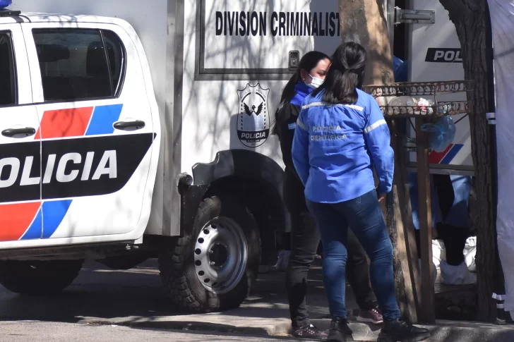 Volvían del boliche en un auto y chocaron con un ciclista que falleció en el acto