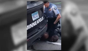 Un afroamericano murió luego de que un policía le pusiera la rodilla en el cuello por 8 minutos Un afroamericano murió luego de que un policía le pusiera la rodilla en el cuello por 8 minutos