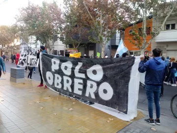 El Polo Obrero copó el microcentro para pedir trabajo y generó caos de tránsito El Polo Obrero copó el microcentro para pedir trabajo y generó caos de tránsito