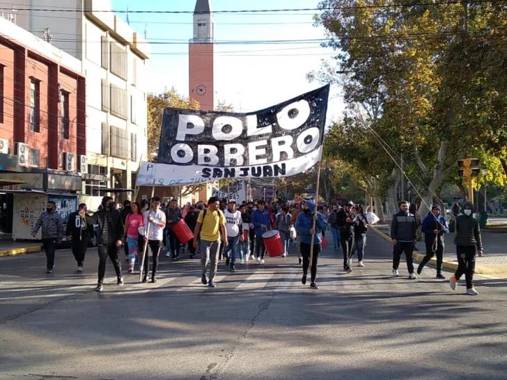 Organizaciones piqueteras se unieron a la marcha federal e hicieron ruido en el centro Organizaciones piqueteras se unieron a la marcha federal e hicieron ruido en el centro