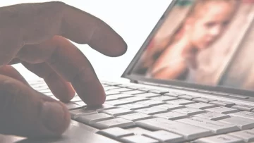 Condenado a 3 años de prisión condicional por distribución de pornografía infantil Condenado a 3 años de prisión condicional por distribución de pornografía infantil