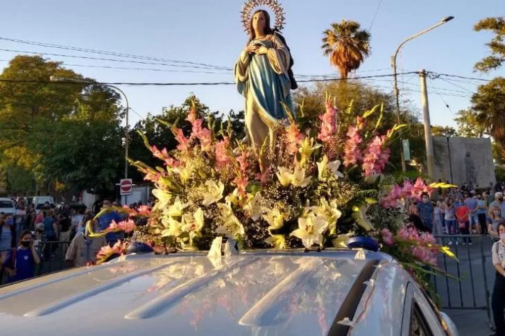 Con una caravana de autos y misa empezaron los festejos por el Día de la Virgen