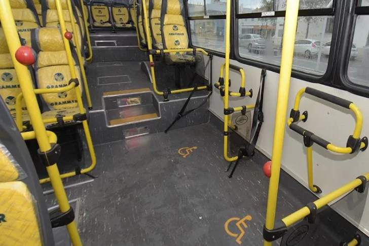 Cayó en el interior de un micro con su beba de 6 meses y la menor fue hospitalizada