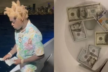 Un rapero tiró 100 mil dólares al mar y después desechó otro monto por el inodoro Un rapero tiró 100 mil dólares al mar y después desechó otro monto por el inodoro