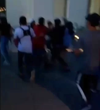 Ataque en el Puente Cívico: afirman que es una patota que acecha, roba y golpea a jóvenes Ataque en el Puente Cívico: afirman que es una patota que acecha, roba y golpea a jóvenes