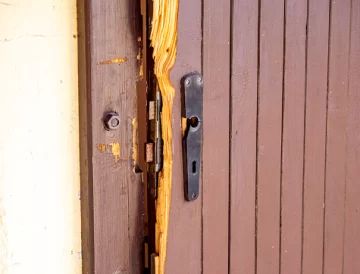 Salió de su casa por un par de horas y al volver descubrió que se la habían desvalijado Salió de su casa por un par de horas y al volver descubrió que se la habían desvalijado