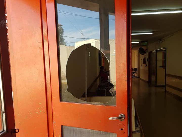El hospital de Caucete arremete contra la familia que reclamó atención y provocó daños: los denunció El hospital de Caucete arremete contra la familia que reclamó atención y provocó daños: los denunció