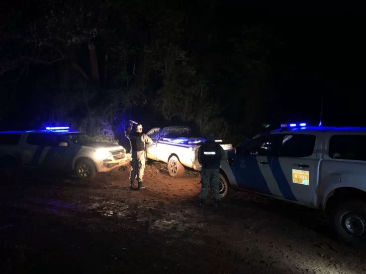 Un adolescente agarró el arma de su padre, se le escapó un tiro y se mató frente a sus amigos Un adolescente agarró el arma de su padre, se le escapó un tiro y se mató frente a sus amigos