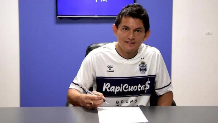 El Pulga Rodríguez ya viste los colores de Gimnasia La Plata El Pulga Rodríguez ya viste los colores de Gimnasia La Plata