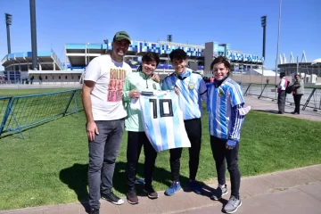 Los puntanos que “abrieron” el Bicentenario: se perdieron y un motero los guió Los puntanos que “abrieron” el Bicentenario: se perdieron y un motero los guió