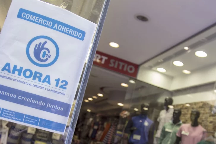 Ahora 12: el Gobierno busca ampliar el límite de las tarjetas de crédito