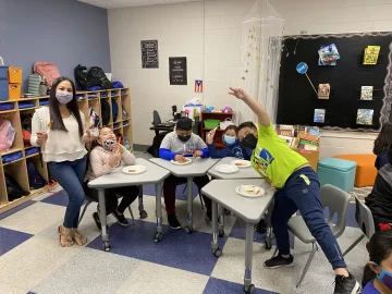 Una maestra correntina enseña chamamé y sapucai en una escuela de EEUU Una maestra correntina enseña chamamé y sapucai en una escuela de EEUU