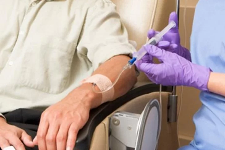 El drama de un abuelo que necesita tres drogas para la quimioterapia y no las consigue