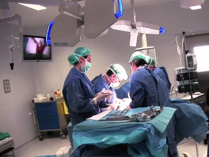 Un motociclista de 19 años quedó en grave estado al chocar con un colectivo Un motociclista de 19 años quedó en grave estado al chocar con un colectivo